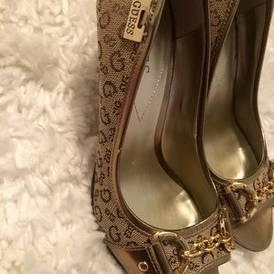 Guess size 6 & 1/2 heels